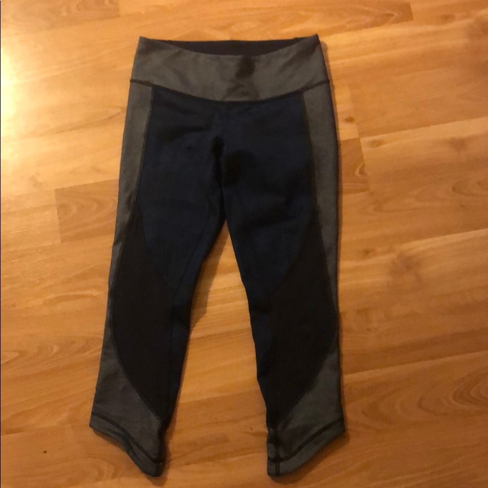 Lululemon size 4 cropped leggings
